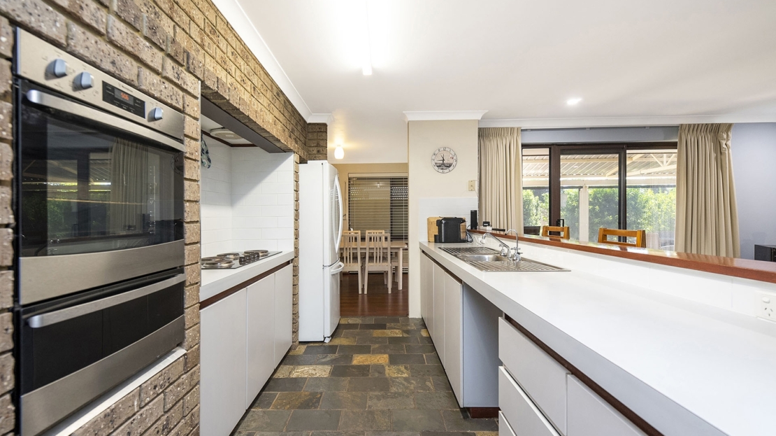 Centurion Real Estate - 33 Perrin Way - High Wycombe