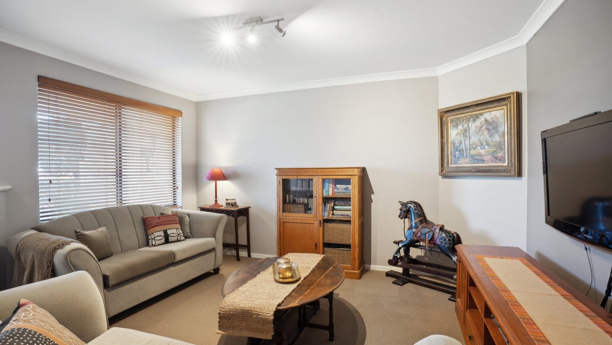 Centurion Real Estate - 11 Treen Close - High Wycombe