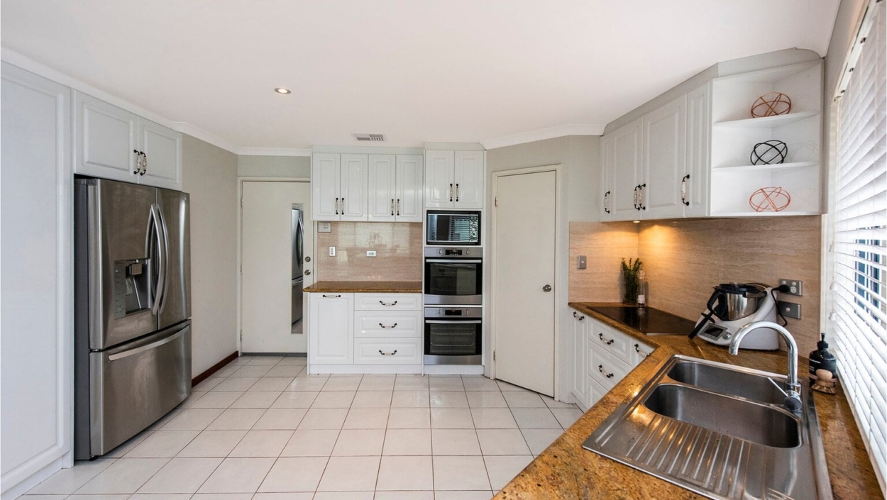 Centurion Real Estate - 4 Fleet Circle - High Wycombe