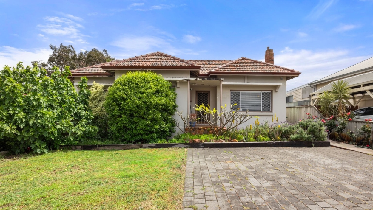 Centurion Real Estate - 33 Smiths Avenue - Redcliffe