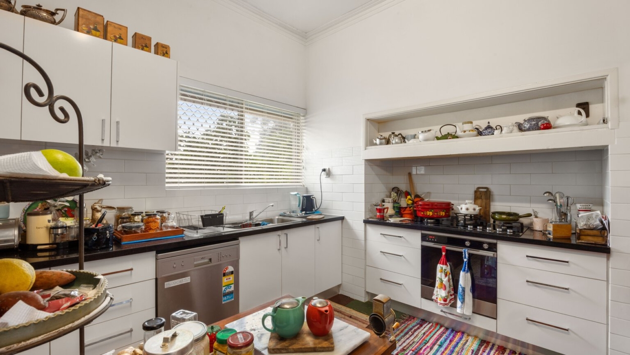 Centurion Real Estate - 33 Smiths Avenue - Redcliffe