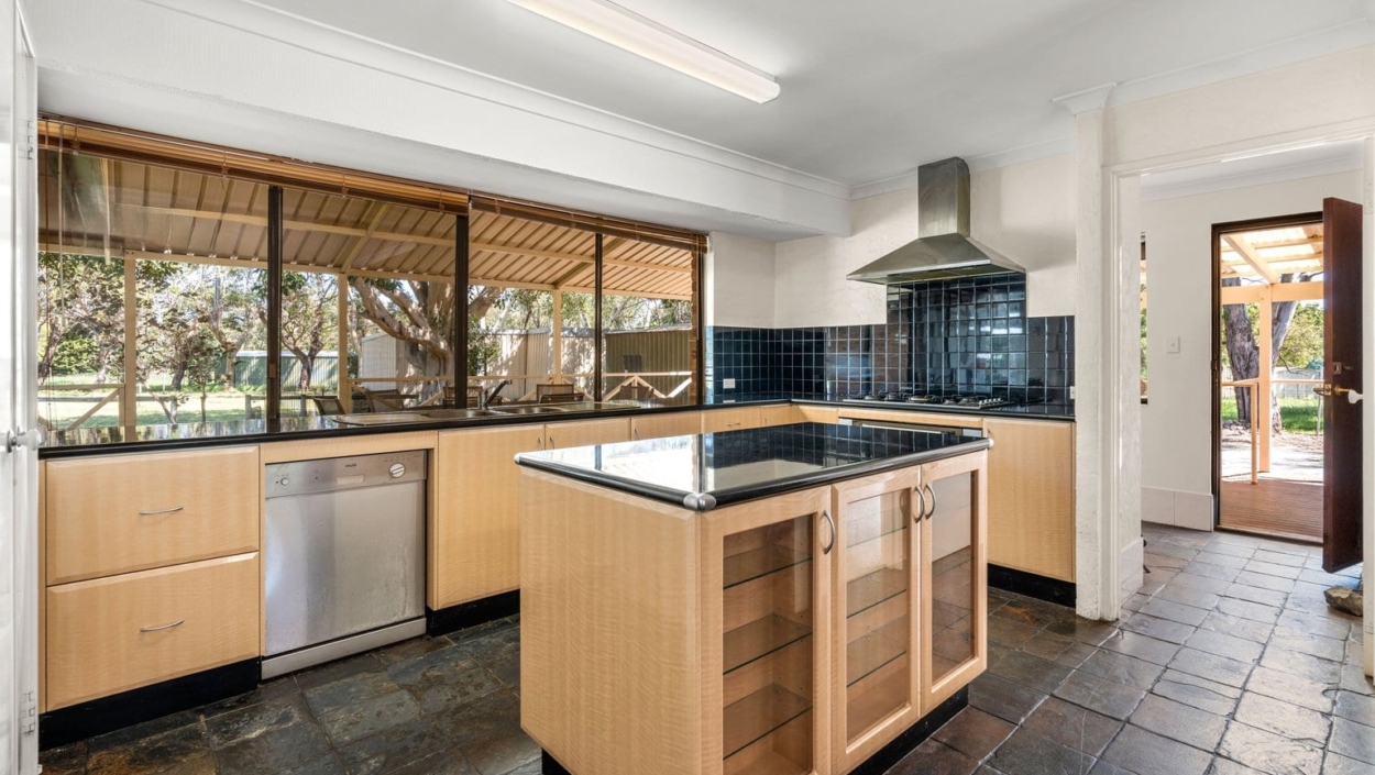 Centurion Real Estate - 204 Hawtin Road - Maida Vale