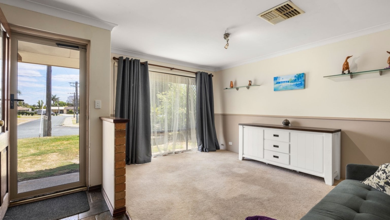 Centurion Real Estate - 9 Sharpe Way - High Wycombe