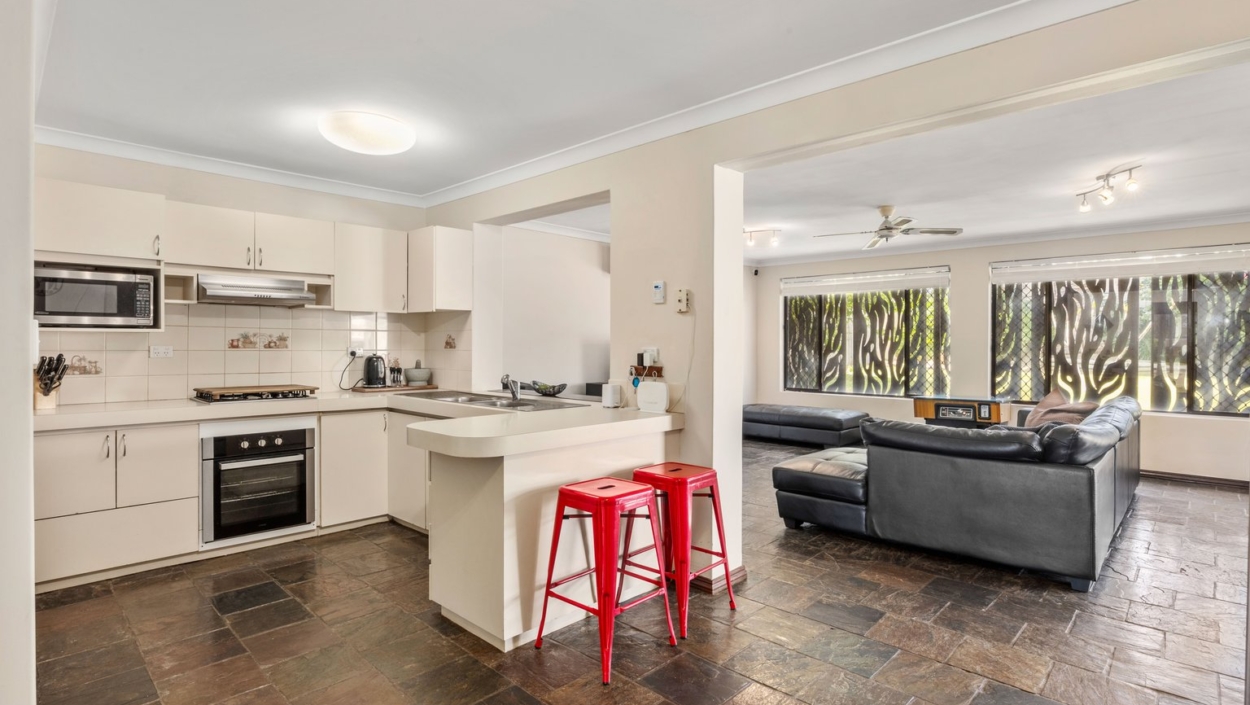 Centurion Real Estate - 9 Sharpe Way - High Wycombe