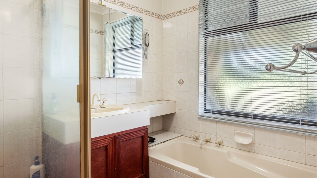 Centurion Real Estate - 9 Sharpe Way - High Wycombe