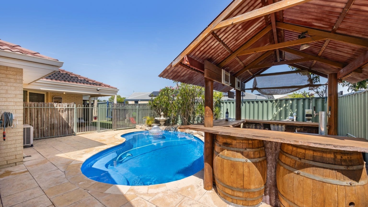 Centurion Real Estate - 15 Fleet Circle - HIGH WYCOMBE