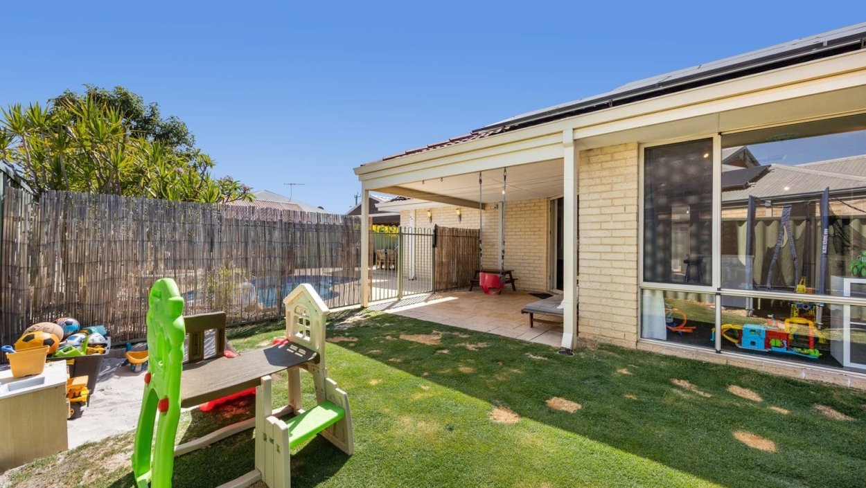 Centurion Real Estate - 15 Fleet Circle - HIGH WYCOMBE