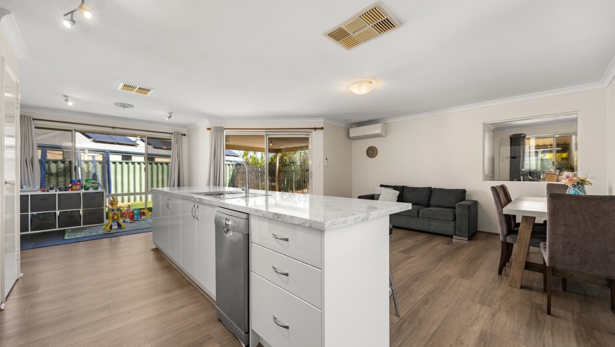 Centurion Real Estate - 15 Fleet Circle - HIGH WYCOMBE