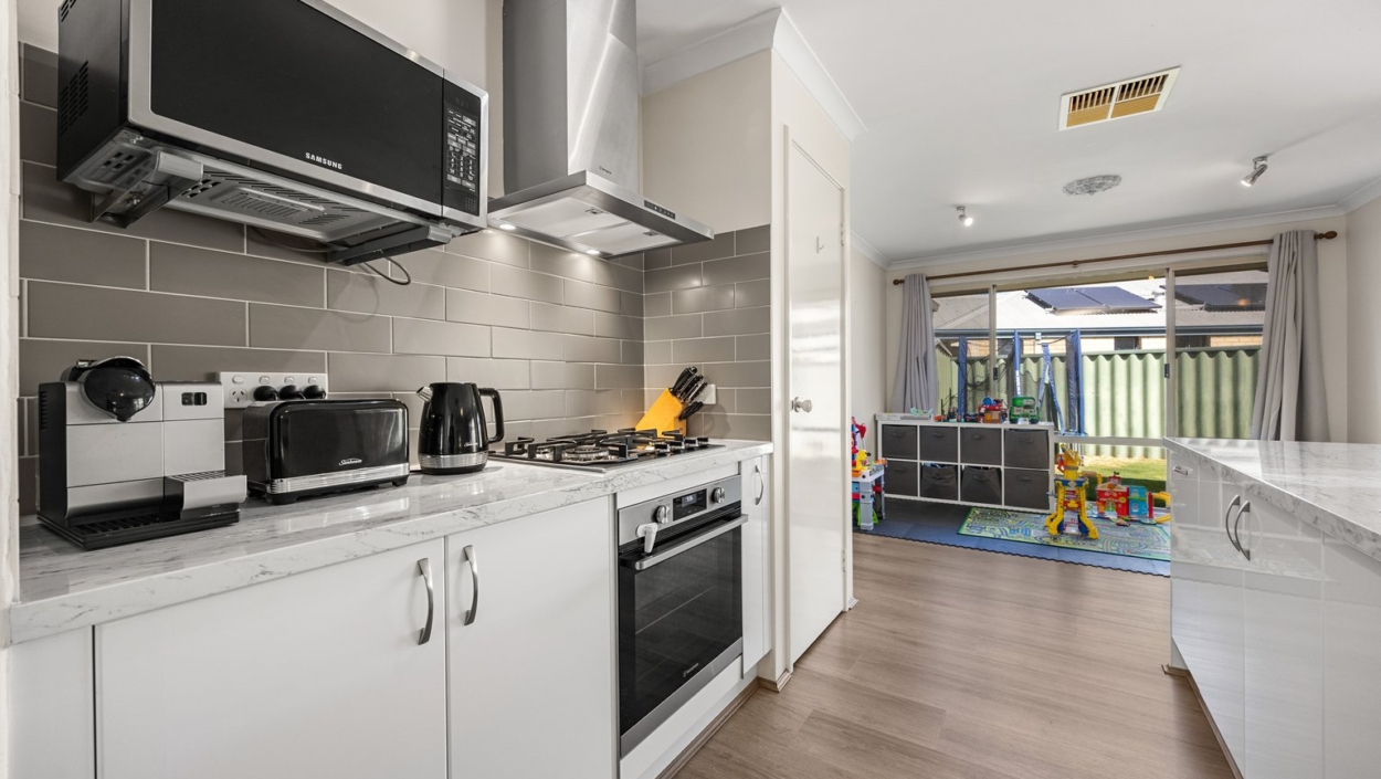 Centurion Real Estate - 15 Fleet Circle - HIGH WYCOMBE