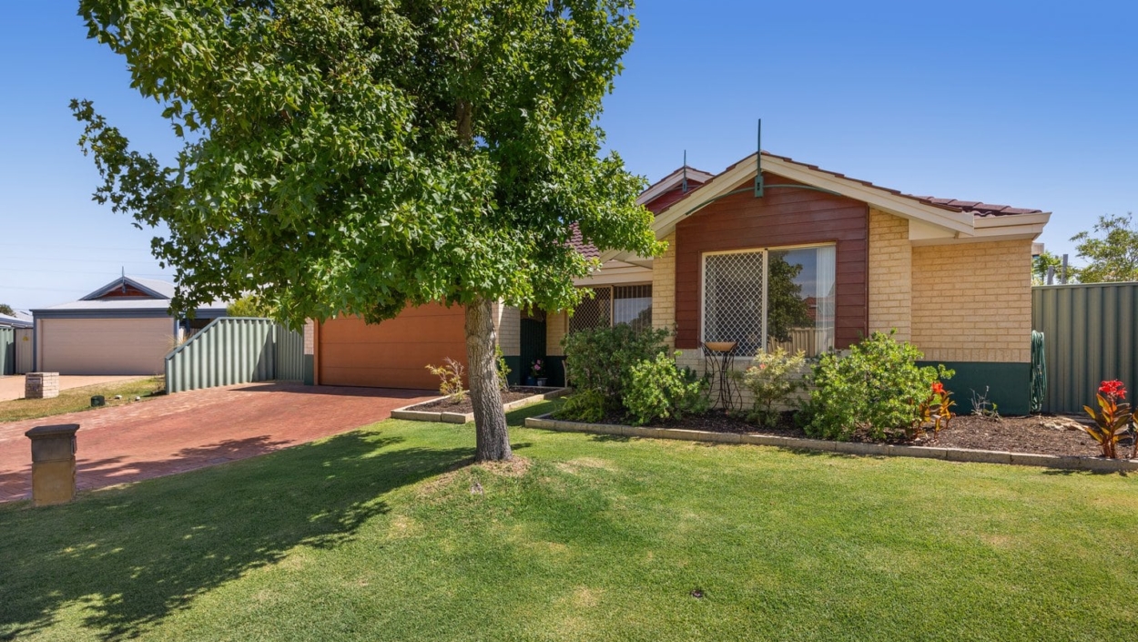 Centurion Real Estate - 15 Fleet Circle - HIGH WYCOMBE