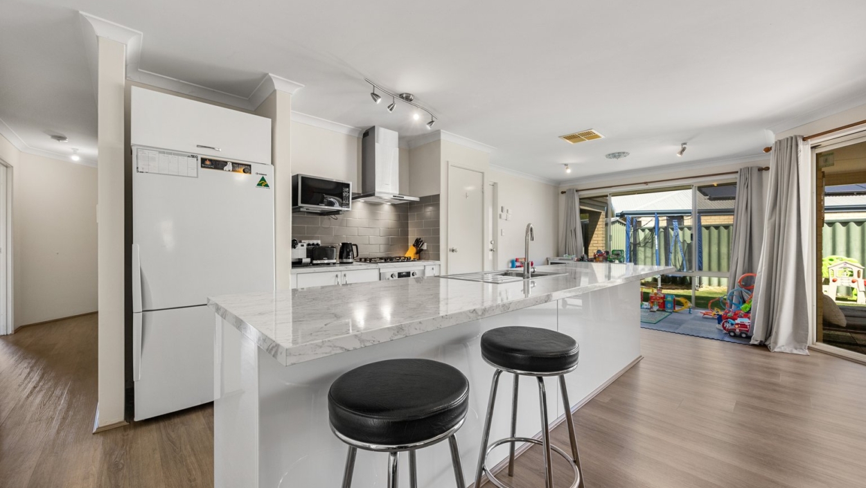 Centurion Real Estate - 15 Fleet Circle - HIGH WYCOMBE