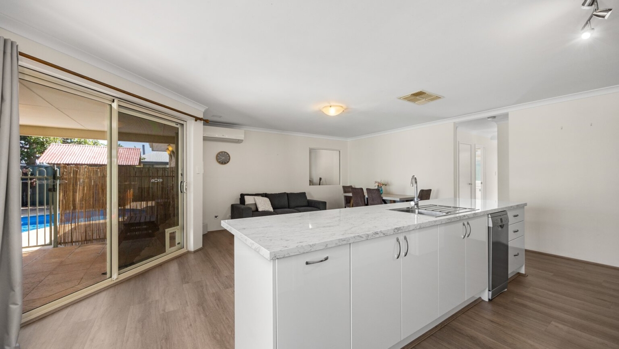 Centurion Real Estate - 15 Fleet Circle - HIGH WYCOMBE