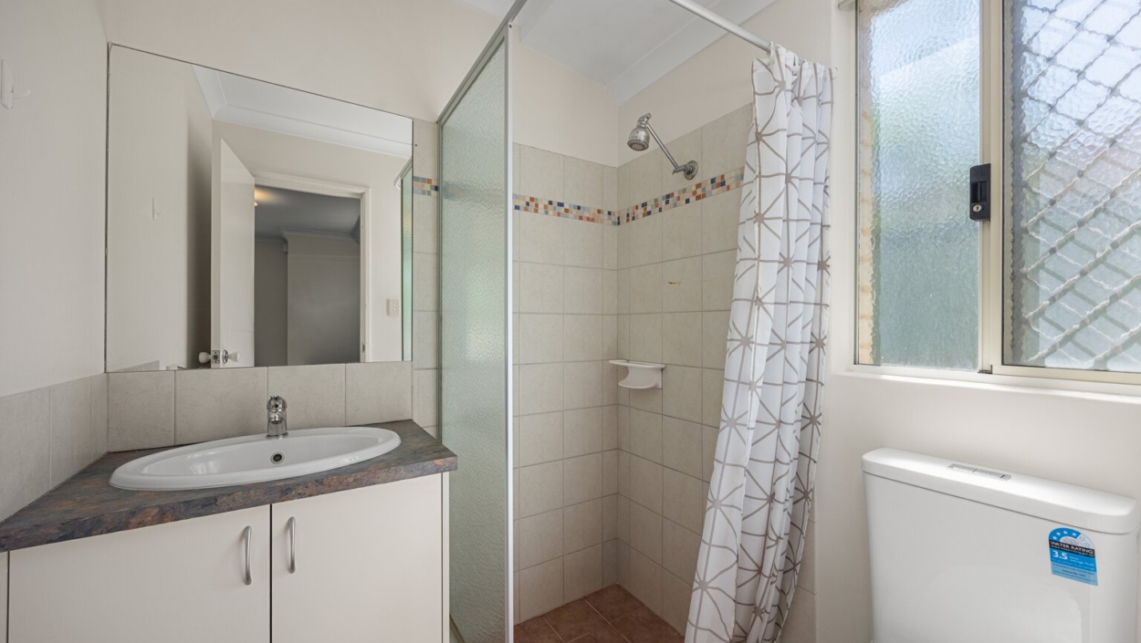 Centurion Real Estate - 15 Fleet Circle - HIGH WYCOMBE