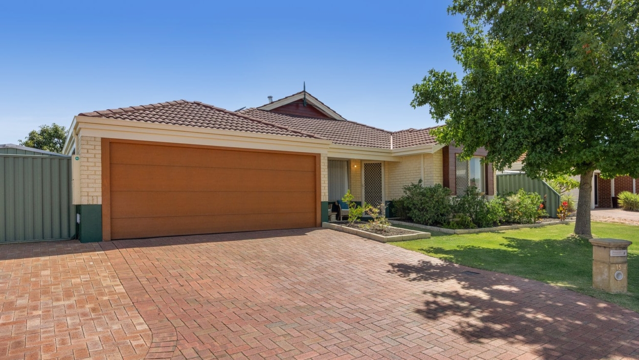 Centurion Real Estate - 15 Fleet Circle - HIGH WYCOMBE