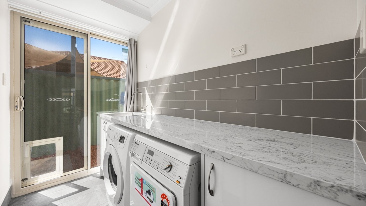 Centurion Real Estate - 15 Fleet Circle - HIGH WYCOMBE