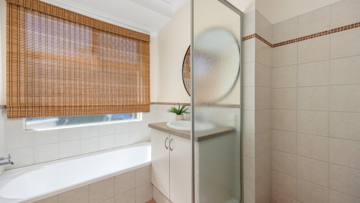 Centurion Real Estate - 15 Fleet Circle - HIGH WYCOMBE