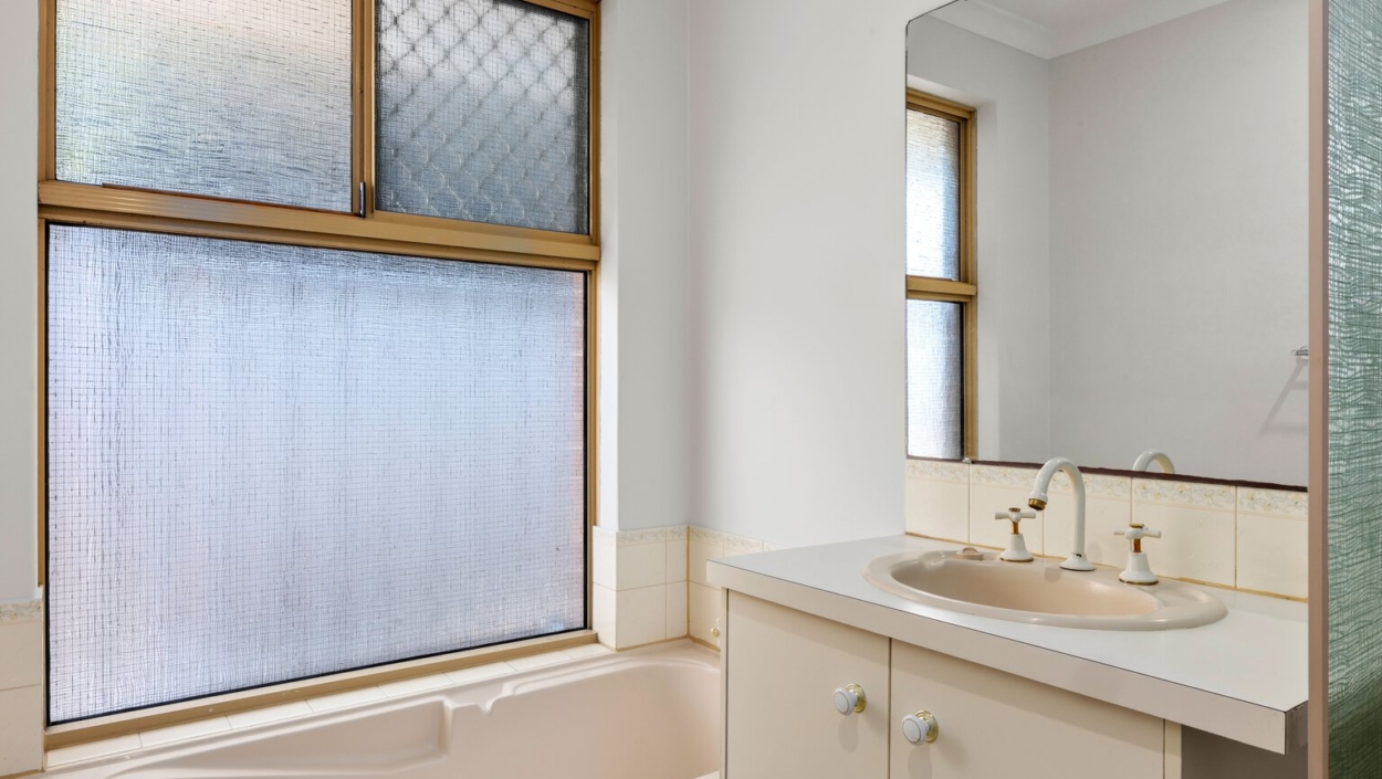 Centurion Real Estate - 4 Birrine Gardens - High Wycombe