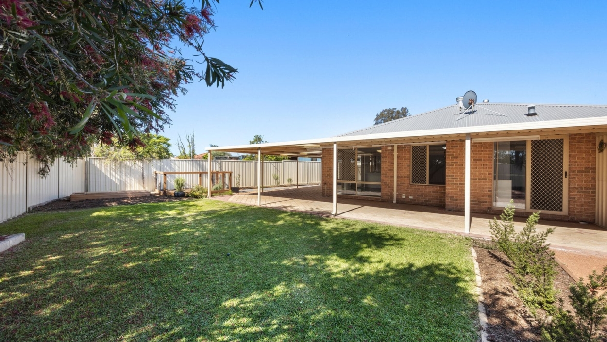 Centurion Real Estate - 4 Birrine Gardens - High Wycombe