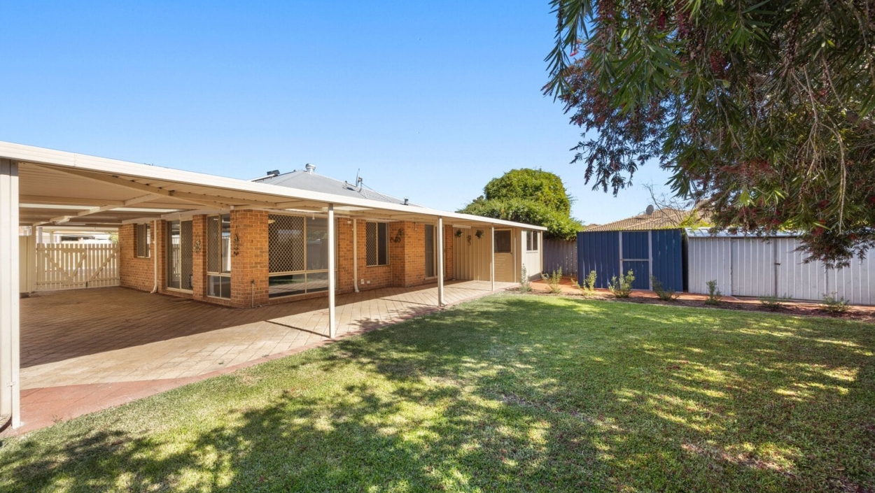 Centurion Real Estate - 4 Birrine Gardens - High Wycombe