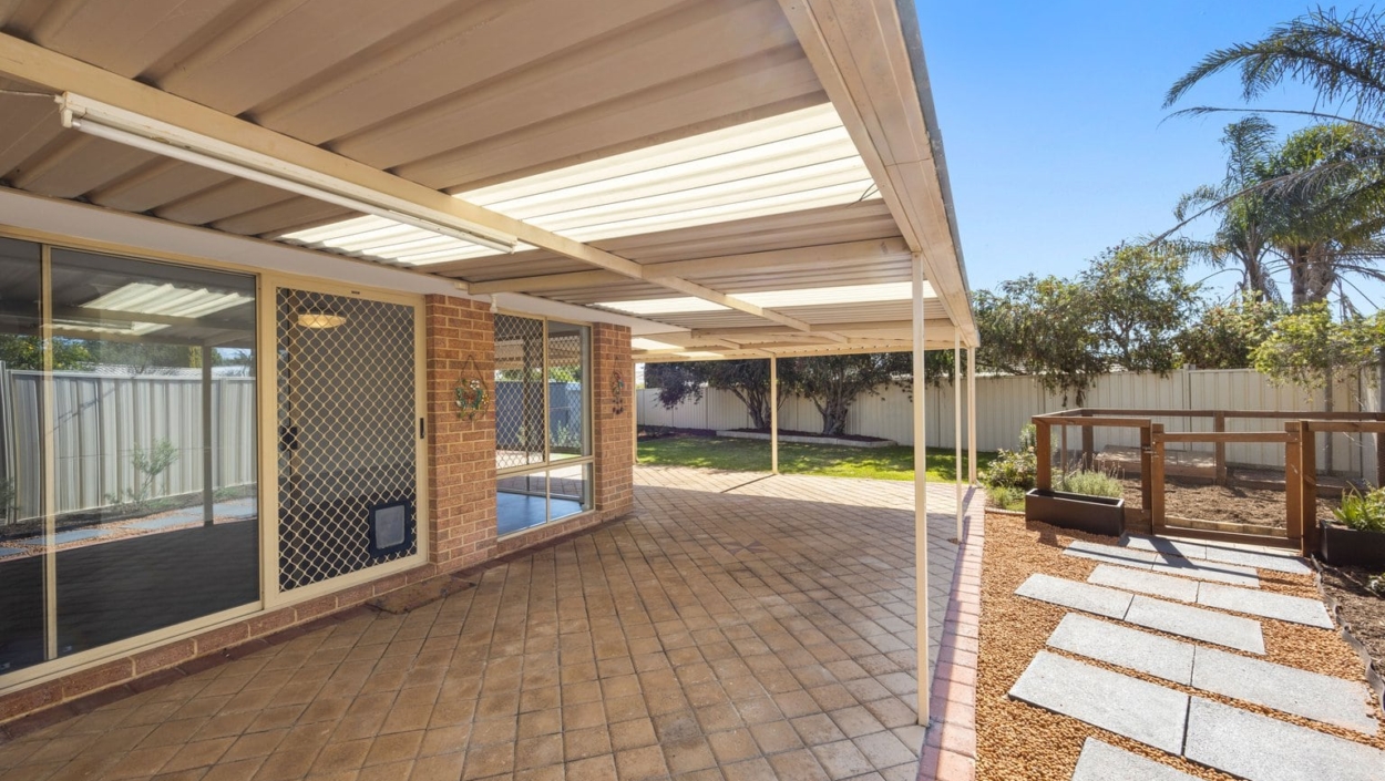 Centurion Real Estate - 4 Birrine Gardens - High Wycombe