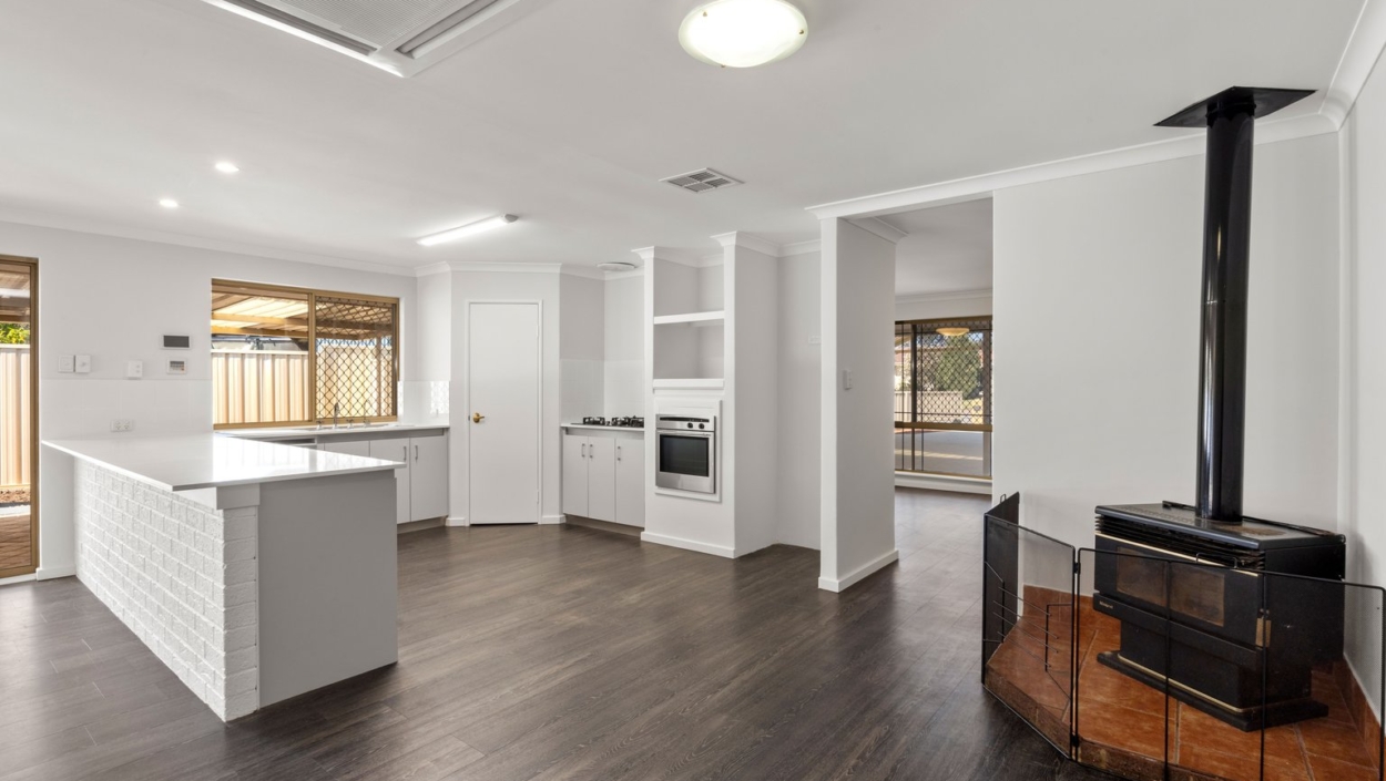 Centurion Real Estate - 4 Birrine Gardens - High Wycombe