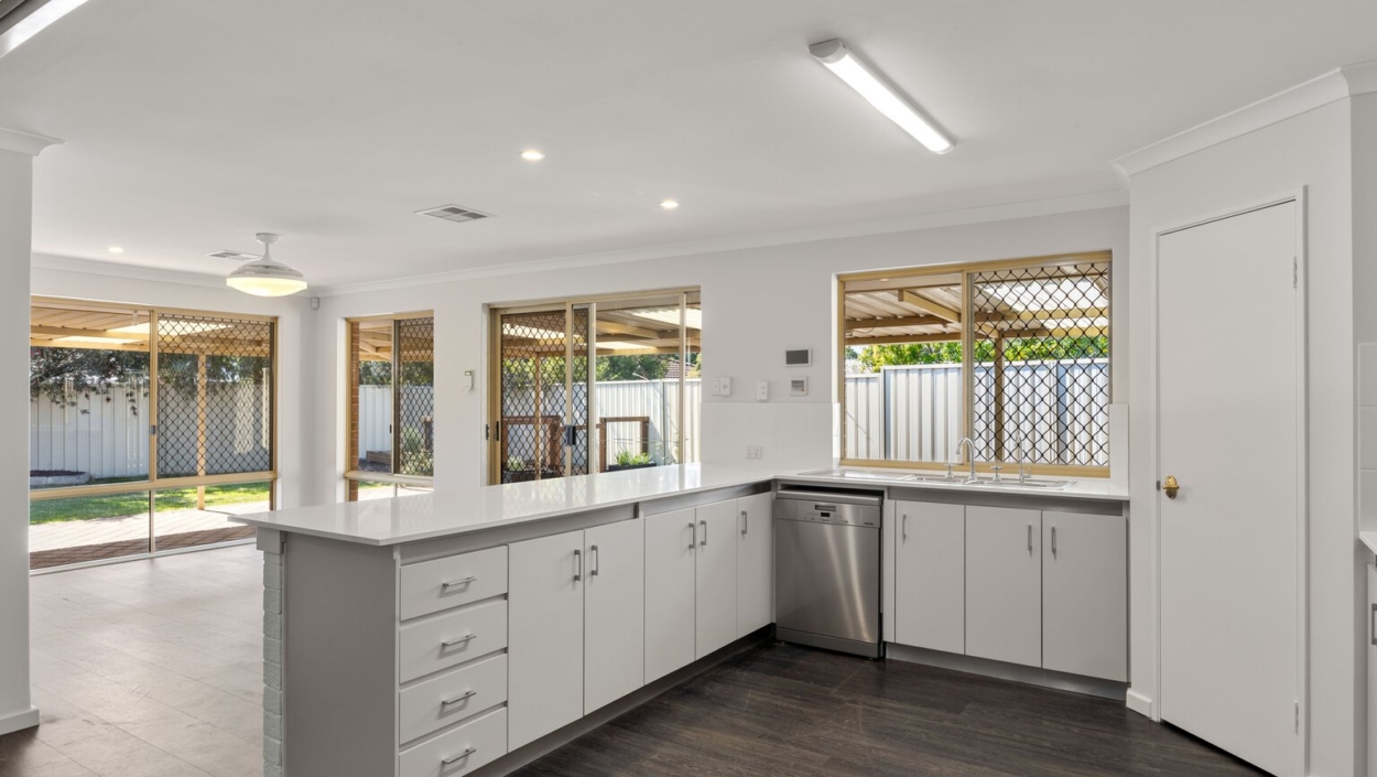 Centurion Real Estate - 4 Birrine Gardens - High Wycombe